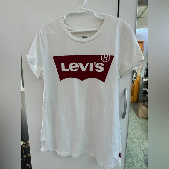 Levi’s Tee - Picture 1 of 2